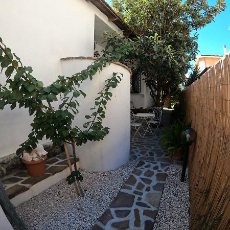 Villa Sari Affitta Camere La Caletta Exterior foto