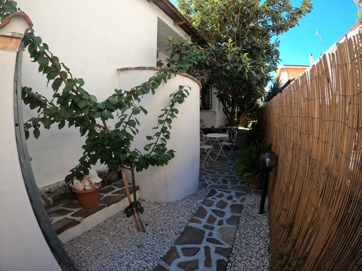 Villa Sari Affitta Camere La Caletta Exterior foto